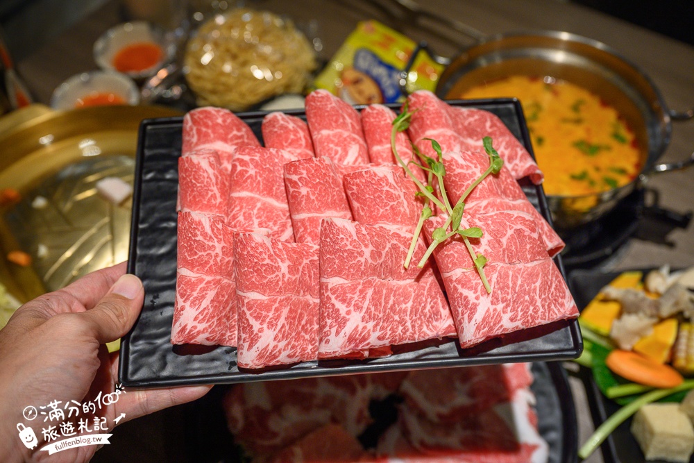 台中【一饌泰式燒烤火鍋北屯店】欲罷不能的泰式銅板烤肉和泰式酸辣湯底.蔬食飲料冰淇淋通通無限暢飲!