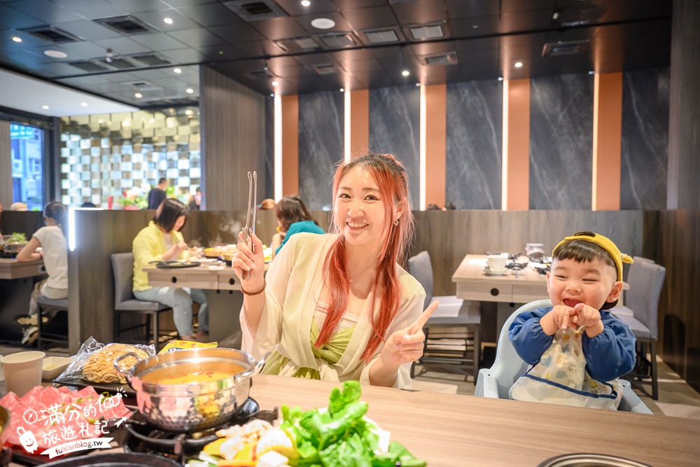 台中【一饌泰式燒烤火鍋北屯店】欲罷不能的泰式銅板烤肉和泰式酸辣湯底.蔬食飲料冰淇淋通通無限暢飲!