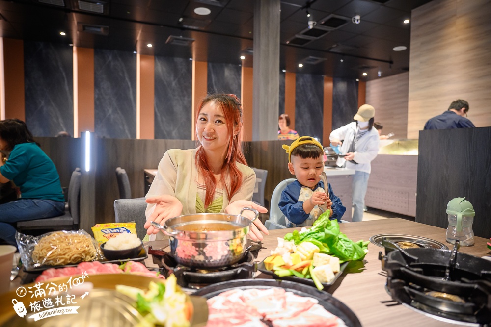 台中【一饌泰式燒烤火鍋北屯店】欲罷不能的泰式銅板烤肉和泰式酸辣湯底.蔬食飲料冰淇淋通通無限暢飲!