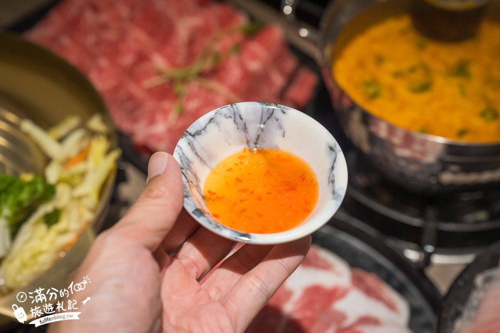 台中【一饌泰式燒烤火鍋北屯店】欲罷不能的泰式銅板烤肉和泰式酸辣湯底.蔬食飲料冰淇淋通通無限暢飲!