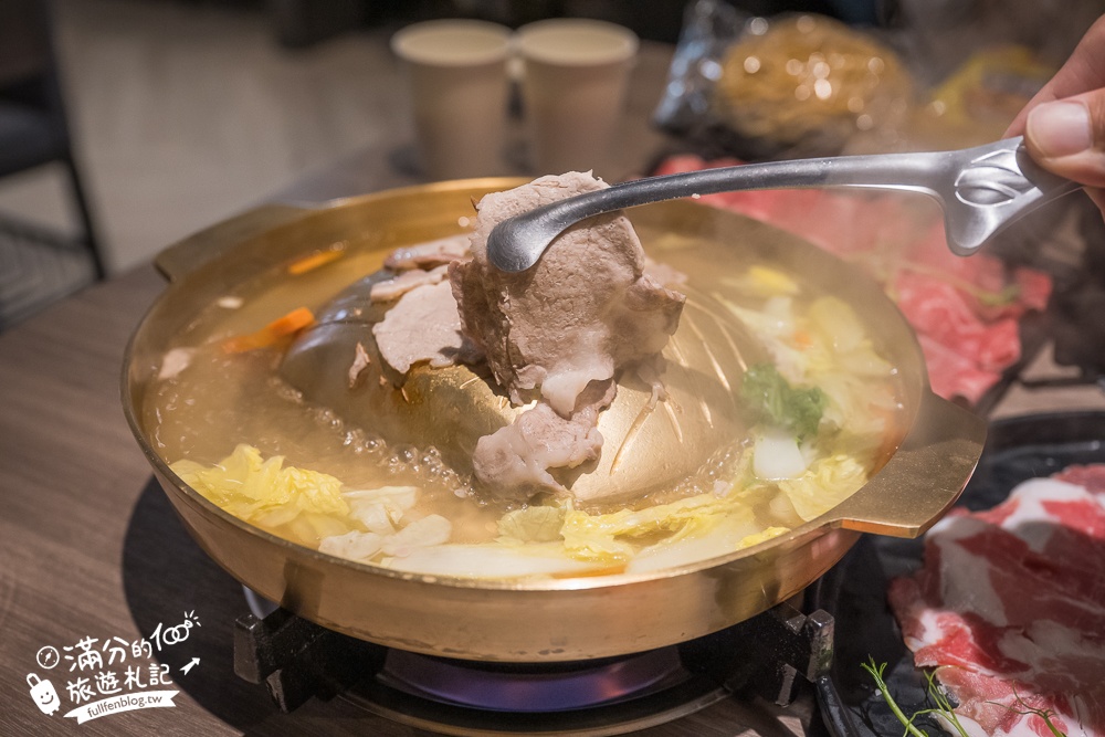 台中【一饌泰式燒烤火鍋北屯店】欲罷不能的泰式銅板烤肉和泰式酸辣湯底.蔬食飲料冰淇淋通通無限暢飲!