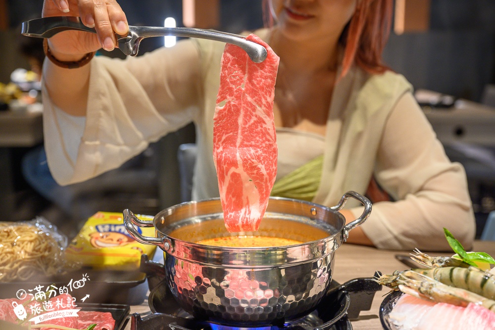 台中【一饌泰式燒烤火鍋北屯店】欲罷不能的泰式銅板烤肉和泰式酸辣湯底.蔬食飲料冰淇淋通通無限暢飲!