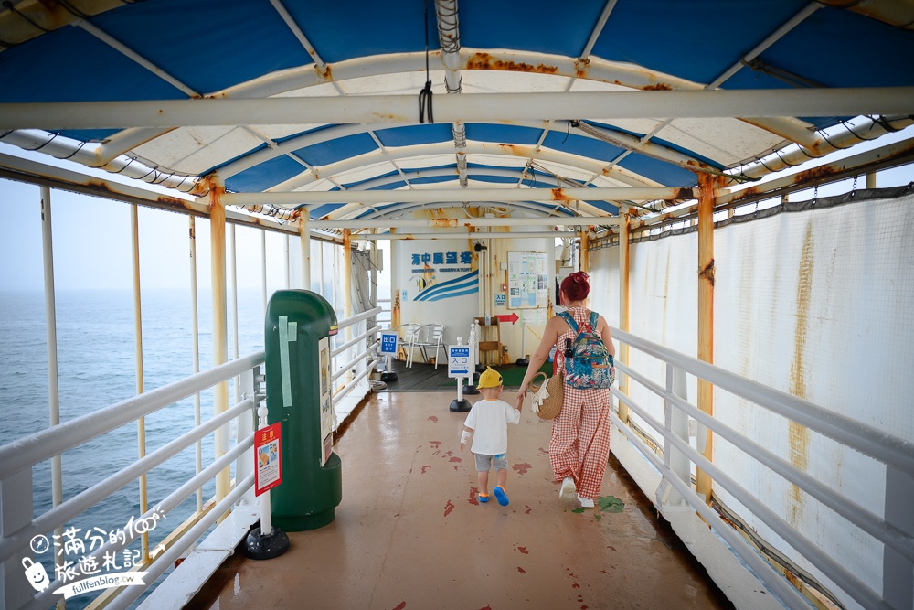 沖繩【海中展望塔】部瀬名海中公園必玩360環景圓窗看魚,以及海底玻璃船,沖繩雨天備案景點!
