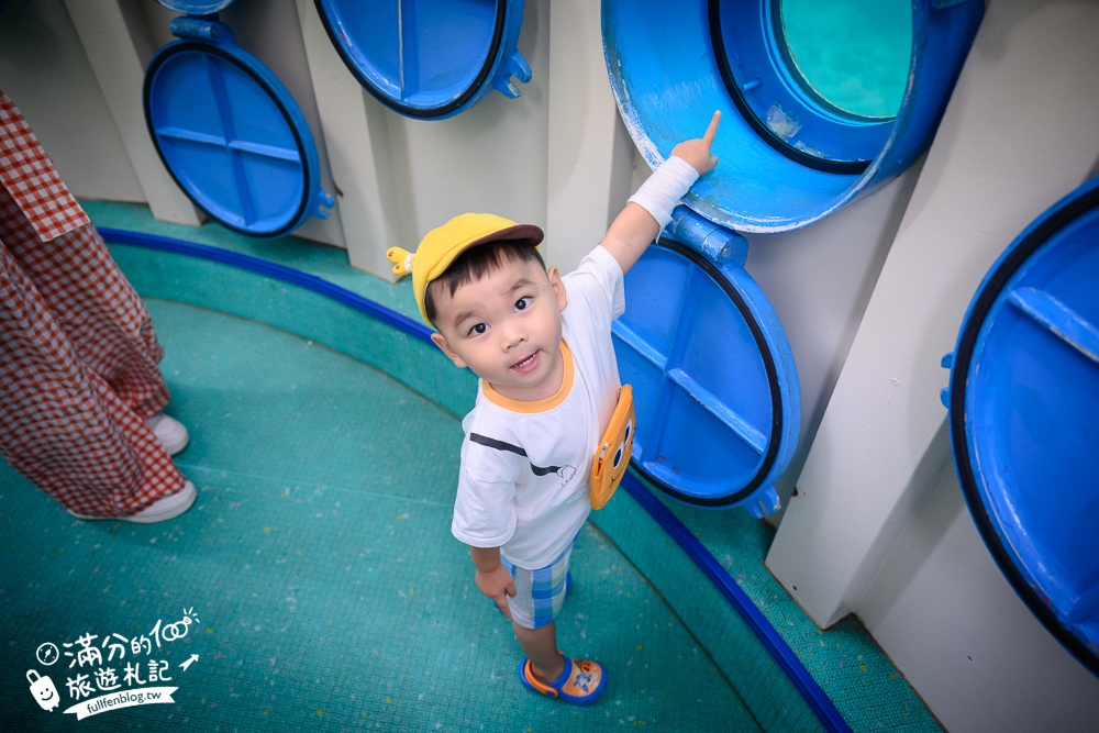 沖繩【海中展望塔】部瀬名海中公園必玩360環景圓窗看魚,以及海底玻璃船,沖繩雨天備案景點!