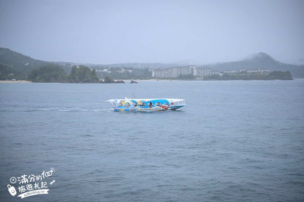 沖繩【海中展望塔】部瀬名海中公園必玩360環景圓窗看魚,以及海底玻璃船,沖繩雨天備案景點!