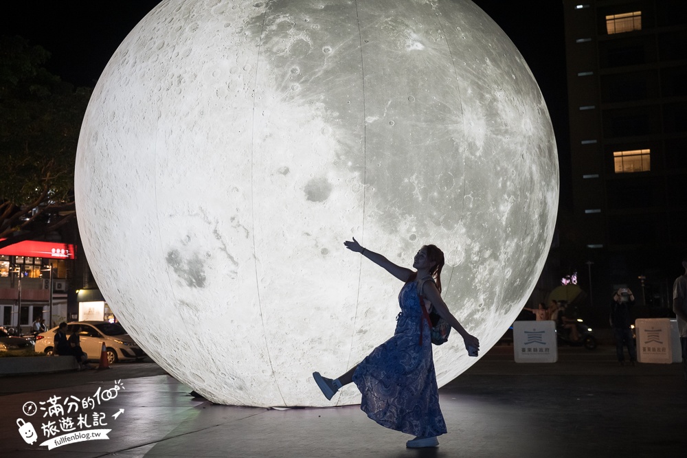 【2024台東鐵花新聚落】鐵花村最新鐵花燈之祭,逛市集.波浪屋吃美食.看太空人.月球慢步~璀璨燈海太迷人!