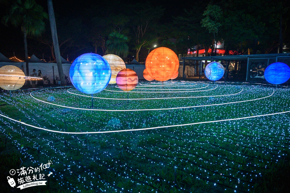 【2024台東鐵花新聚落】鐵花村最新鐵花燈之祭,逛市集.波浪屋吃美食.看太空人.月球慢步~璀璨燈海太迷人!